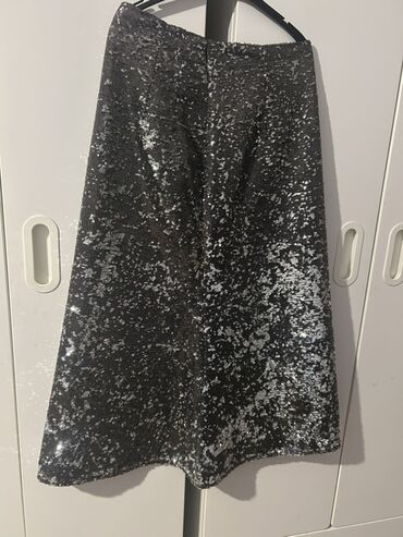 вечерние наряды для полных женщин: Юбка, Модель юбки: Трапеция, Миди, По талии, С пайетками at lalafo.kg вечерние наряды для полных женщин: Юбка, Модель юбки: Трапеция, Миди, По талии, С пайетками