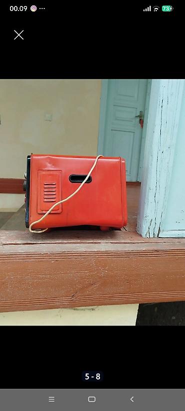 qaz peci satılır: Məhsul: Elektrik mini soba (qırmızı rəngdə), 2 ədəd • Stolüstü — 4