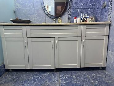hamam ucun aksessuarlar: Banyon üçün geniş tutumlu dolab və mərmərüstü stol - Rəng: açıq krem — 1