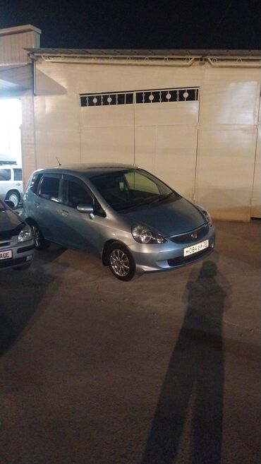 купить фит бишкек: Honda Fit: 2007 г., 1.5 л, Вариатор, Бензин, Хэтчбэк