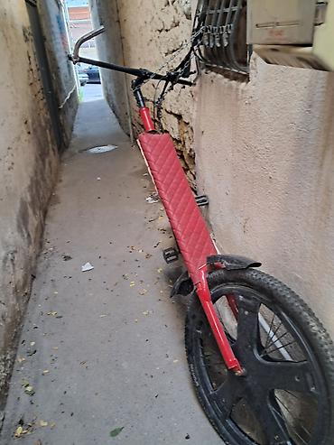 Velosipedlər: Qırmızı rəngdə, fərdi yığılıb modifikasiya olunmuş velosiped. - Geniş — 1