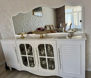 Bufetlər: Ağ rəngli klassik bufet və böyük güzgü dəsti. - Material: MDF/taxta — 1