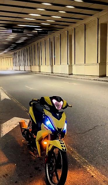 scooter freestyle: Sport üslublu moped - Rəng: Sarı-qara kombinasiyası, aqressiv sport — 2