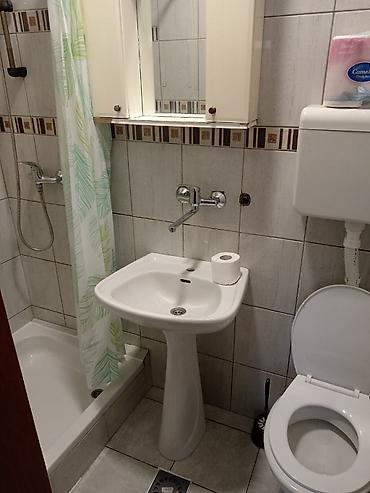 Dugoročno: Izdajem stanove za radnike u Dobanovcima,Surcin.
Cena 100e — 11