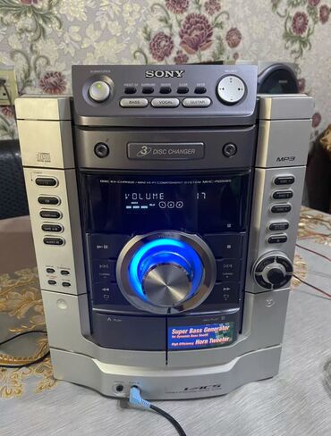 Digər auditexnika: Sony Hi-Fi komponent sistemi, üç diskli CD çaları və MP3 dəstəyi ilə