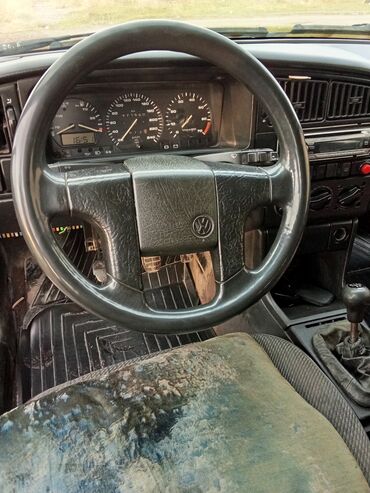 Volkswagen: Volkswagen Passat: 1990 г., 1.8 л, Механика, Бензин, Седан at lalafo.kg — 3 Volkswagen: Volkswagen Passat: 1990 г., 1.8 л, Механика, Бензин, Седан — 3