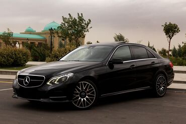 Mercedes-Benz: Mercedes-Benz E 200: 2 l | 2013 il Sedan — 3