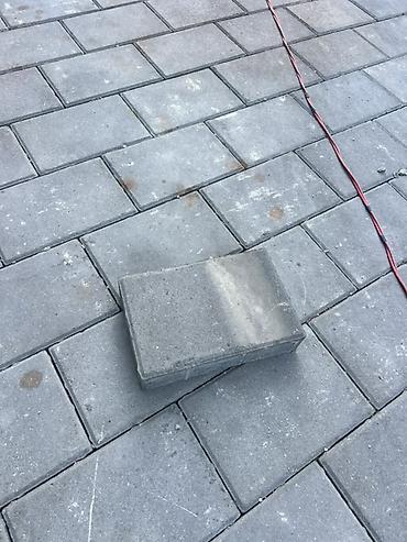 qlobus bar: Beton səki daşları (pavers) – boz rəng - Ölçü: təqribən 20 x 10 sm — 8