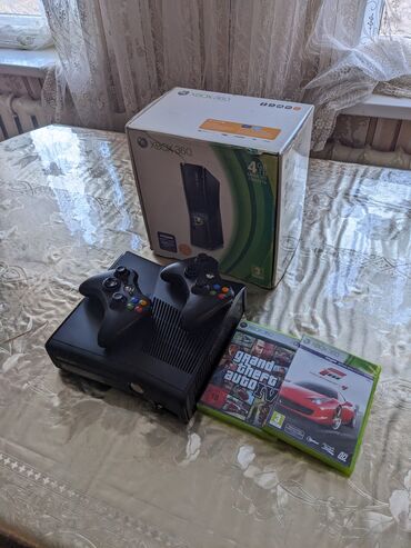 xbox 360 цена бу: Продаю Xbox 360s 4gb в комплекте флешка 32gb два джойстика и две игры