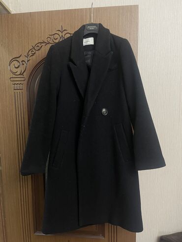 Пальто: Пальто Stradivarius, M (EU 38), L (EU 40), цвет - Черный