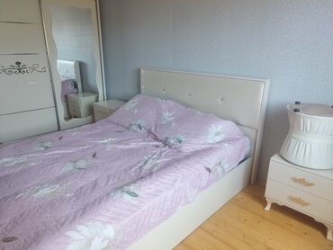 işlenmiş carpayı: Ağ rəngli yataq otağı dəsti Komplektin tərkibi: - 1 nəfərlik böyük