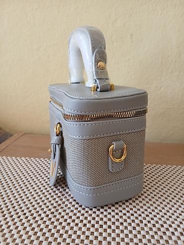 Torbe: Elegantna ženska torbica – box/ vanity stil - Oblik: pravougaoni — 11