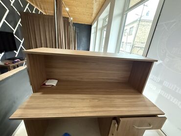 Sifarişlə resepşn masaları: Ofis resepsiyon/iş masası – ağac fakturalı laminat - Üst hissədə — 5