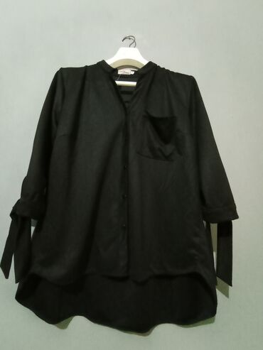 Paltolar: Qadın köynəyi – qara rəng - Model: düyməli, yüngül oversize kəsim -