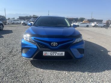 чехол для машины бишкек цена: Синий седан Toyota Camry отличается динамичным дизайном и