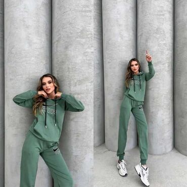 neseser zenski: Turske ženske trenerke S,M,L,XL,XXL, veličine za samo 3800 din💚