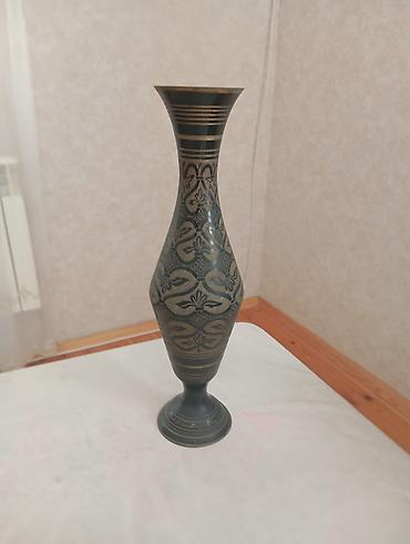 vaza: Bir vaza, Metal — 2