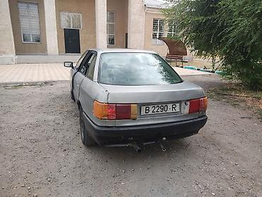 салон машины: Audi 80: 1987 г., Механика, Бензин, Седан — 3