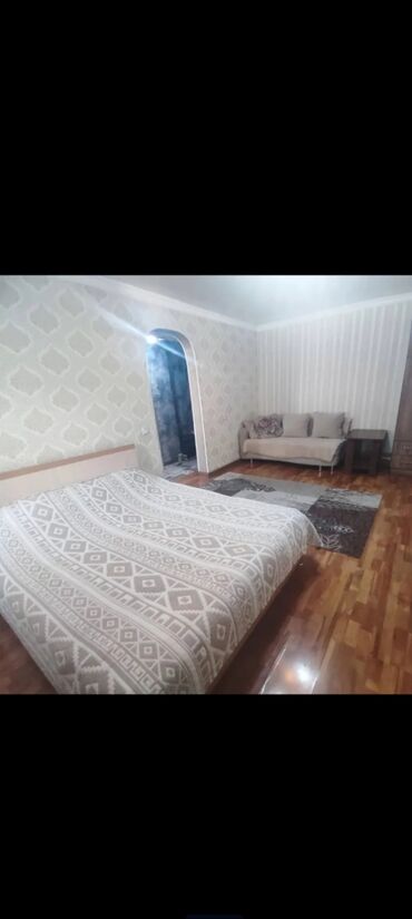 1 комнатная квартира в месяц: 1 бөлмө, Риелтор, Чогуу жашоосу жок, Жарым -жартылай эмереги бар