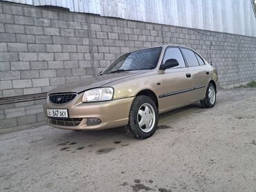 Hyundai: Hyundai Accent золотистого цвета, в кузове седан. Автомобиль подойдет