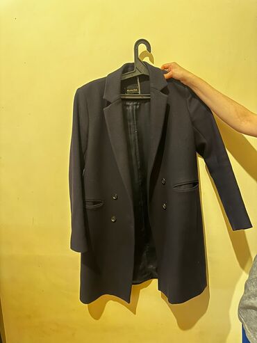 qadın qış paltoları: Massimo Dutti palto
Ölçü 38/40
Rəng tünd göy