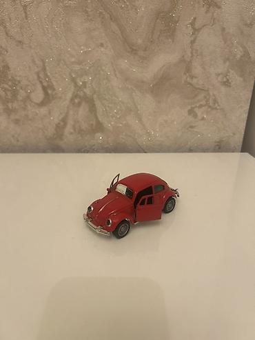 Avtomobil satışı: Qırmızı retro miniatür avtomobil modeli – “Beetle” üslubunda - — 3