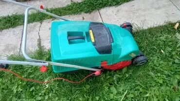 Baštenski alati i oprema: **Skidač mahovine-vertikulator Bosch UniversalVerticut 1100** ID — 4