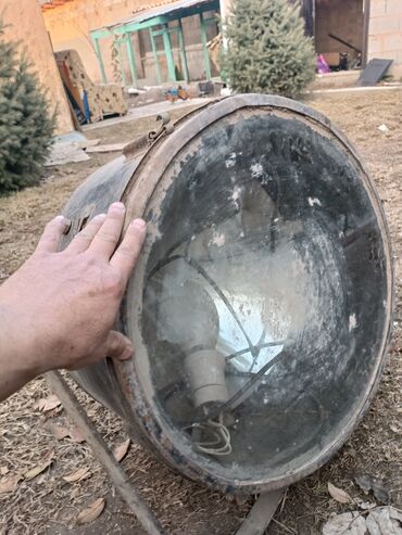 Видеокамеры: Продаю прожектор советский очень далеко светит примерно 150-200 метров — 9