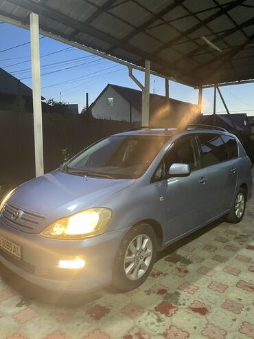 Toyota: Toyota Avensis Verso: 2004 г., 2 л, Механика, Бензин, Минивэн