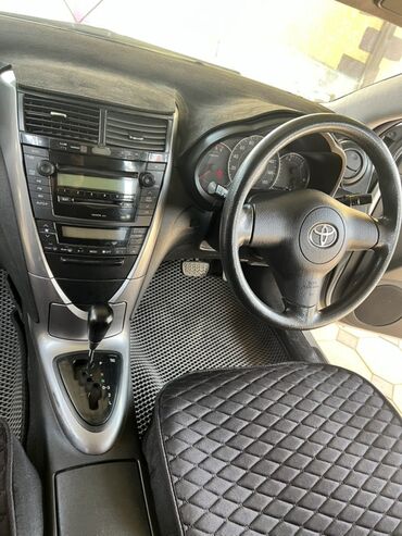машина за 40000: Toyota Калдина (универсал), правый руль, серебристый цвет обьем 2 год