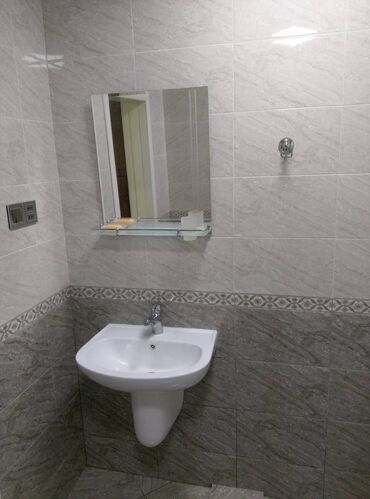 Uzunmüddətli kirayə mənzillər: Səbail Rayonu Sahil Metrosu Tarqovu Mərkəz 3 otaq. Mərtəbə - 3/3 Otaq — 10