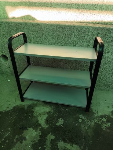 стеллажи для хлеба бу: Полка для вещей и одежды, Новый, ЛДСП