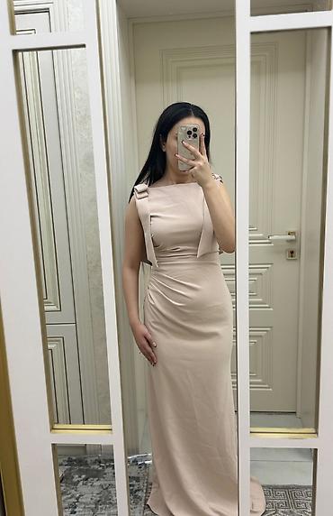 mexmer parca: Zərif uzun ziyafət donu - Rəng: açıq bej/nude - Dizayn: düz kəsim — 3