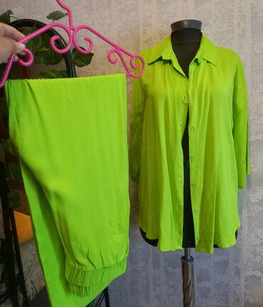 женские костюмы с шортами: S (EU 36), M (EU 38), L (EU 40), цвет - Зеленый