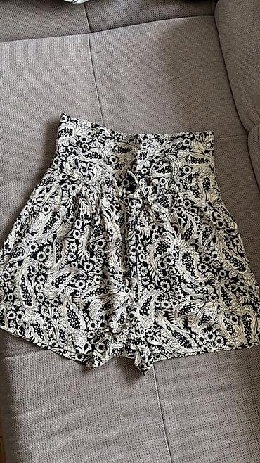 Ženska odeća: ZARA Woman šorts – print crno‑bejž paisley/cvetni - Brend: ZARA WOMAN — 2