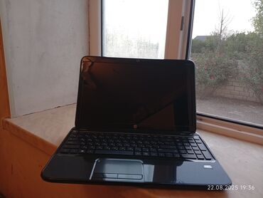 Digər kompüter aksesuarları: Genius SlimStar 8000X model simsız klaviatura və siçan dəsti. Bu dəst