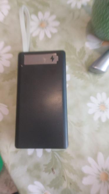 das utu: Daşına bilən enerji bankı (powerbank) - Rəng: qara - Üst hissədə — 1