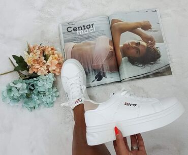 Women's Sneakers and athletic shoes: 36-41
2000 — 3