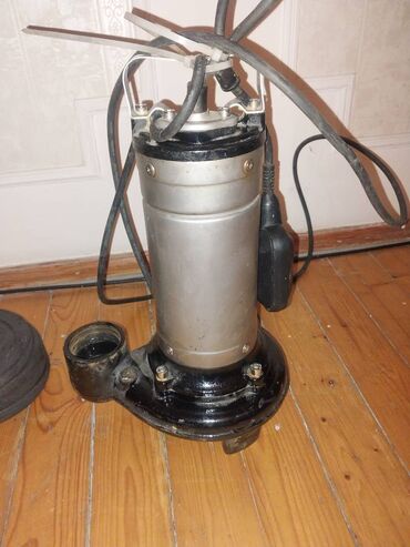 2 ci el overlok makinası: Su pompasi EBİTT,az işlənib yaxşi vəziyyətdədir.İstehsalçi ölkə