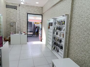 Digər kommersiya daşınmaz əmlakı: Neftçilər metrosunun çıxışında mağaza icarəyə verilir — 2