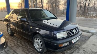 Volkswagen: Volkswagen Vento: 1993 г., 2 л, Механика, Бензин, Седан