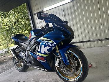 gsx r1000: Suzuki GSX-R 750 (серия GSX-R, синяя ливрея Suzuki Racing) - Класс — 4