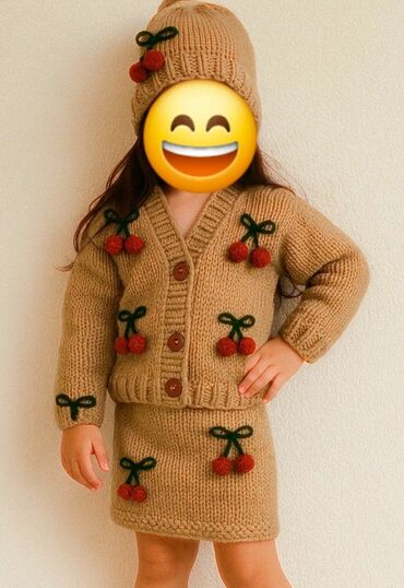 Masa və oturacaq dəstləri: Modellər her biri müxtəlif rəngde və her yasa uyğun ölçüdə hazırlanır — 1