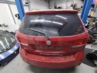 auto placevi beograd: Fiat Freemont gepek vrata-peta vrata crvena. Fiat Freemont gepek — 1