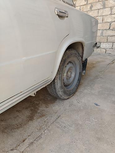 zapi masin: VAZ 2101 “Jiquli” sedan - Korpus: 4 qapılı sedan, ağ/boz rəngli — 7