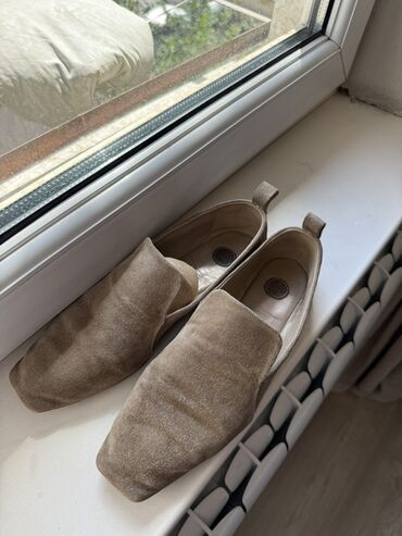 у настоящей женщины должна быть сумочка из италии: Лоферы, 37, Massimo Dutti, Б/у, цвет - Бежевый, Самовывоз, Платная доставка