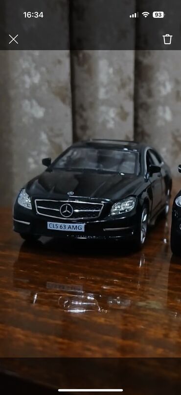 Mercedes, 2016 il, 1:35, Dəmir, Ünvandan götürmə, Pulsuz çatdırılma