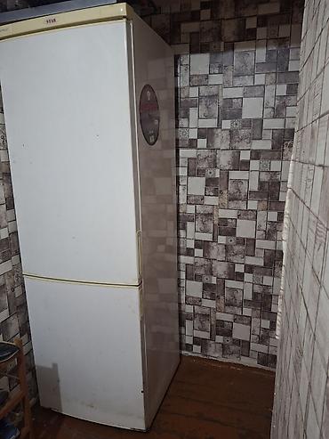 supra satışı: STAR markalı ikiqapılı soyuducu. Klassik ağ rəngdədir, yuxarı hissədə — 1