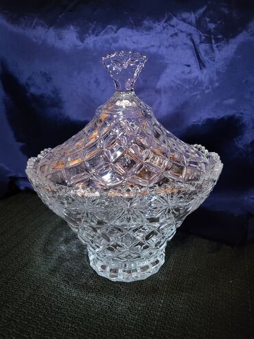 Kuhinjski setovi: Bimbonijera nova,pun rad. Bombonijera izgleda kao kristalna,ali — 2