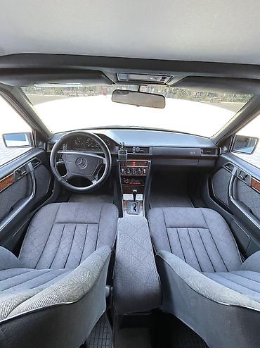 двойной выхлоп: Mercedes-Benz W124: 1993 г., 3.2 л, Автомат, Бензин, Седан — 7